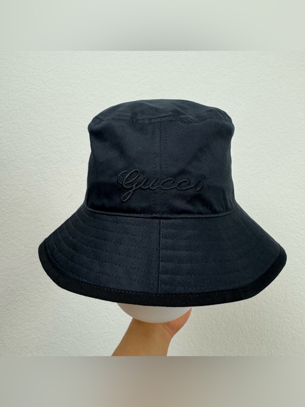 Gucci Men's Black Embroidered Logo Bucket Hat - Picture 4 of 7